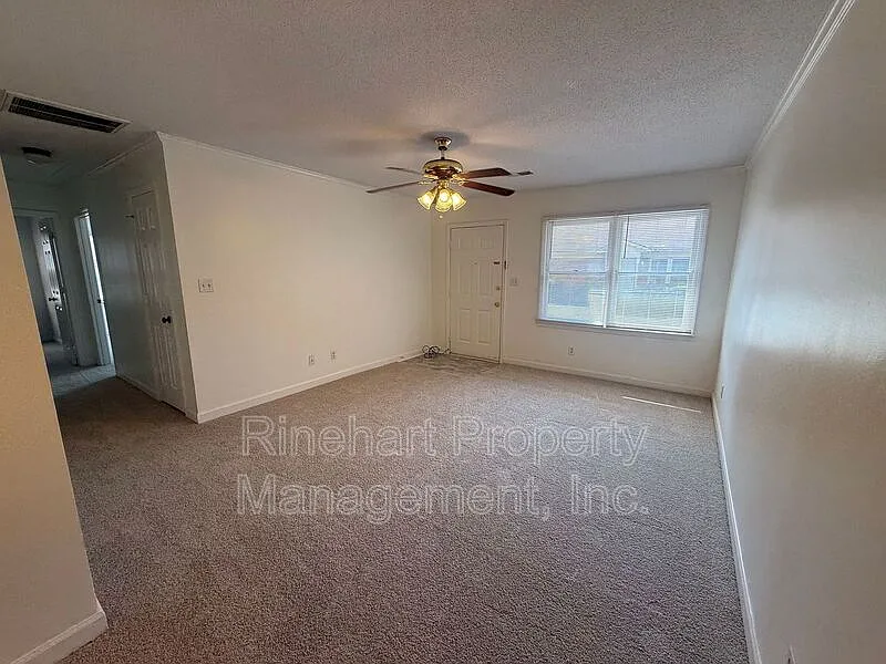 2 bed, 1.0 bath, 850 sqft, $1,240 — Photo 3