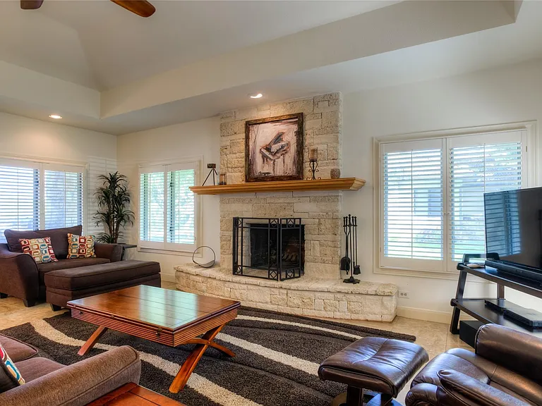 1924 Clubhouse Hill Dr #25 — Photo 6