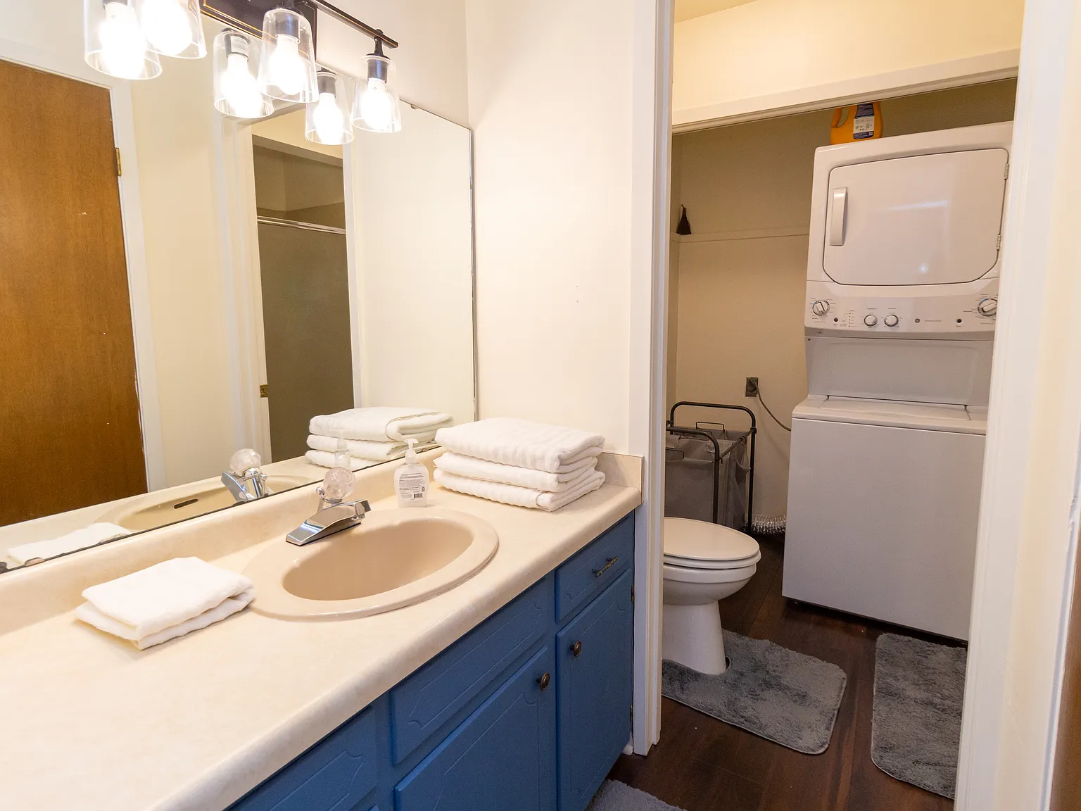 3 bed, 2256 sqft, $2,300 — Photo 2