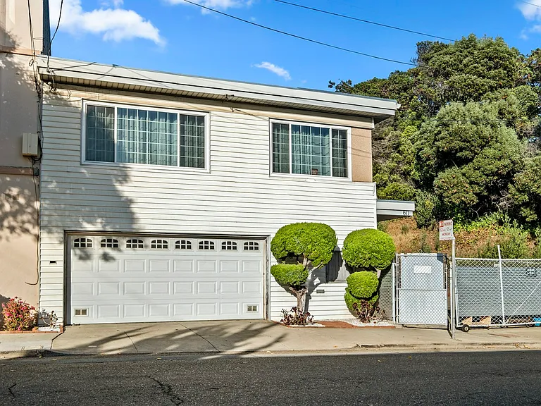 611 Blanken Ave — Photo 29