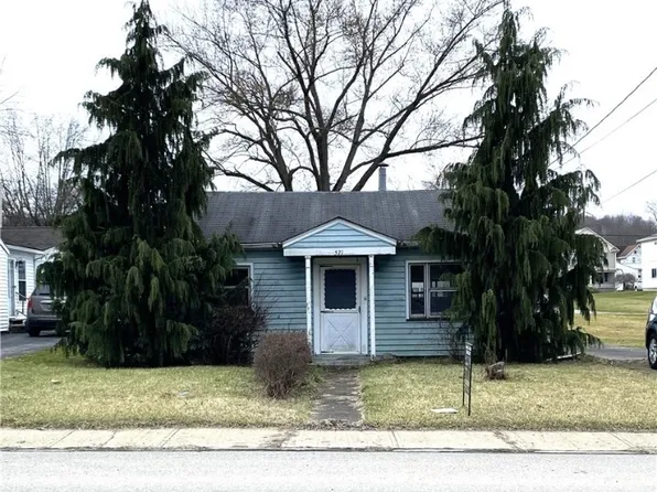 571 E Taggart St, East Palestine, OH 44413