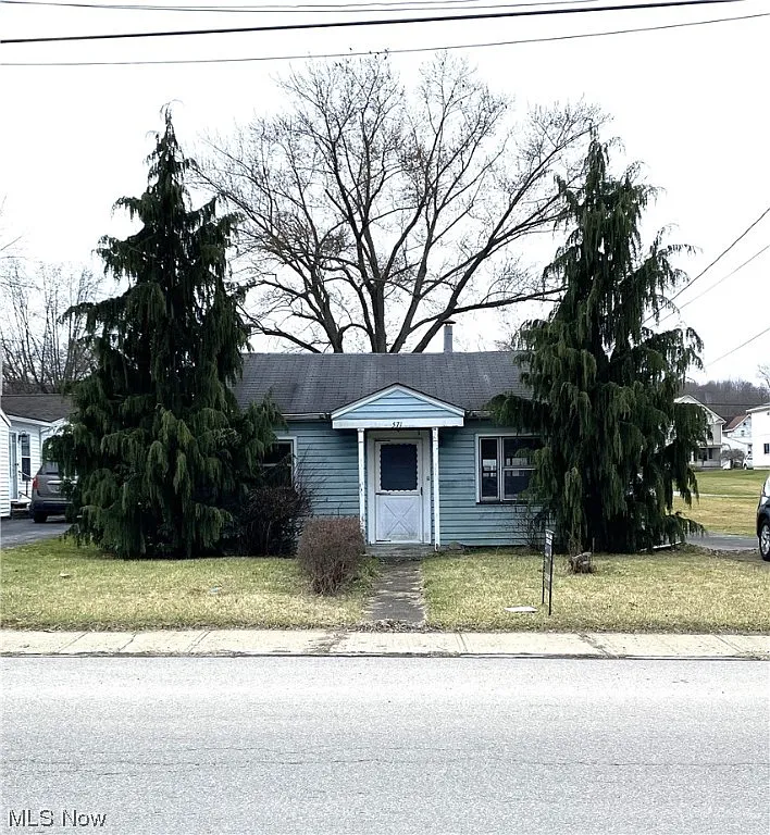 571 E Taggart St photo 1
