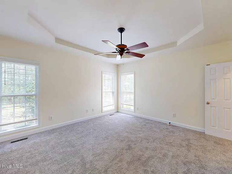 1140 Greenbriar Dr — Photo 17
