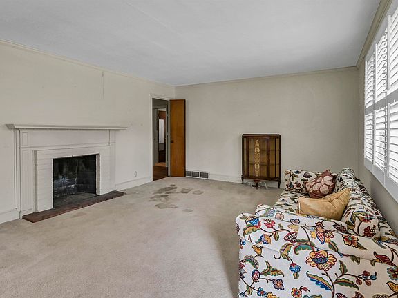 5th image of 2 Vera Cir