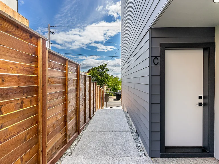 2367 Yakima Ave #D — Photo 8
