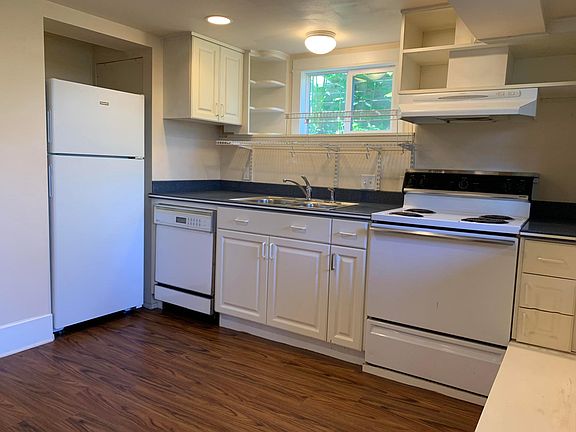 4th image of 4724 9th Ave NE #B