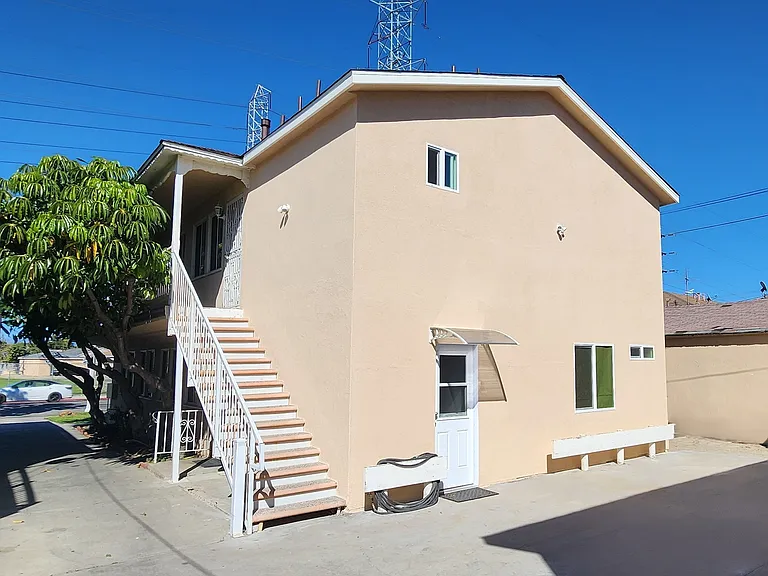 2574 Southern Ave #B — Photo 2