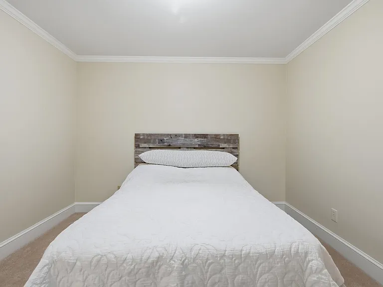 7514 Wellesley Park S — Photo 27