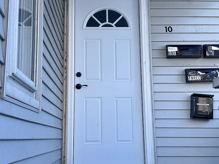 10 Choate St #2 — Photo 1