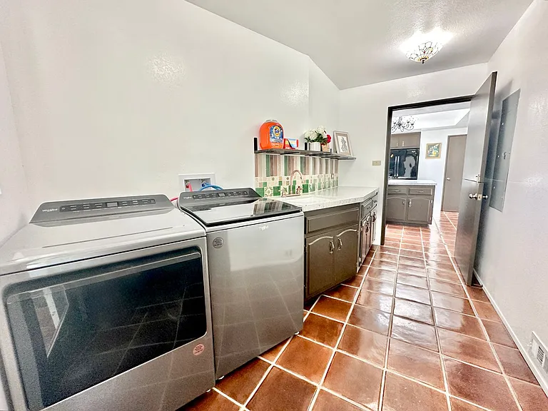 1650 Winterwarm Dr — Photo 55