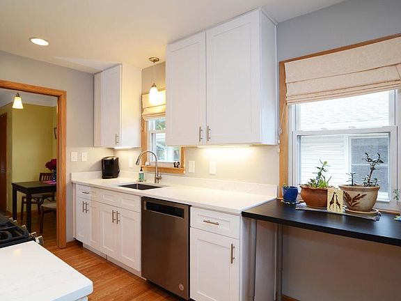 5th image of 264 Arion St E