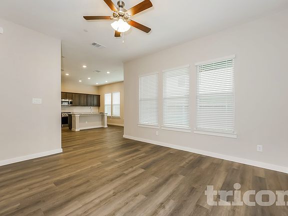 3rd image of 1025 Aylesbury Rd