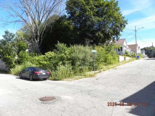 13 Island Avenue, Sanford, ME 04073