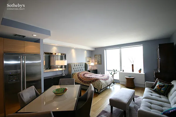 Rented by Sotheby's International Realty | media 35