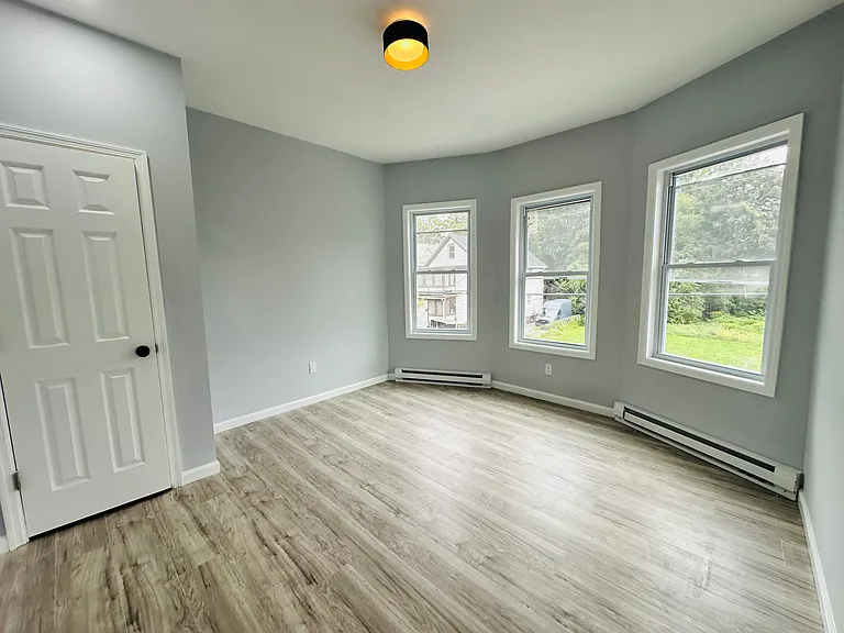 8 Morgan Ave #4 — Photo 7