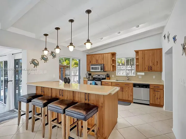 2525 Gulfstream Ln — Photo 7