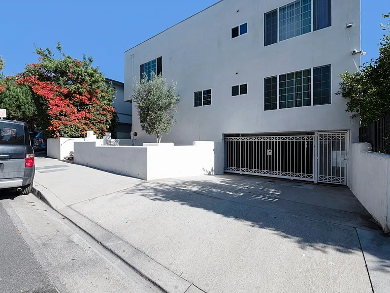 1008 N Stanley Ave #1A — Photo 16