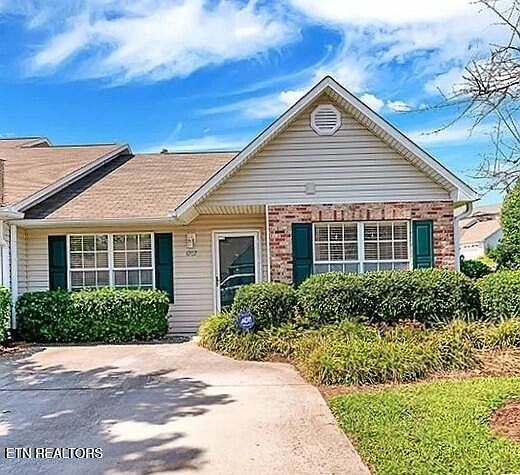 1st image of 1707 Wood Song Ln