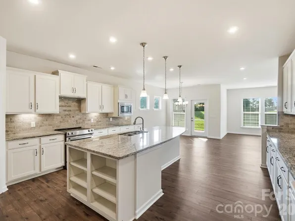 1620 Red Leaf Dr, Fort Mill, SC 29715