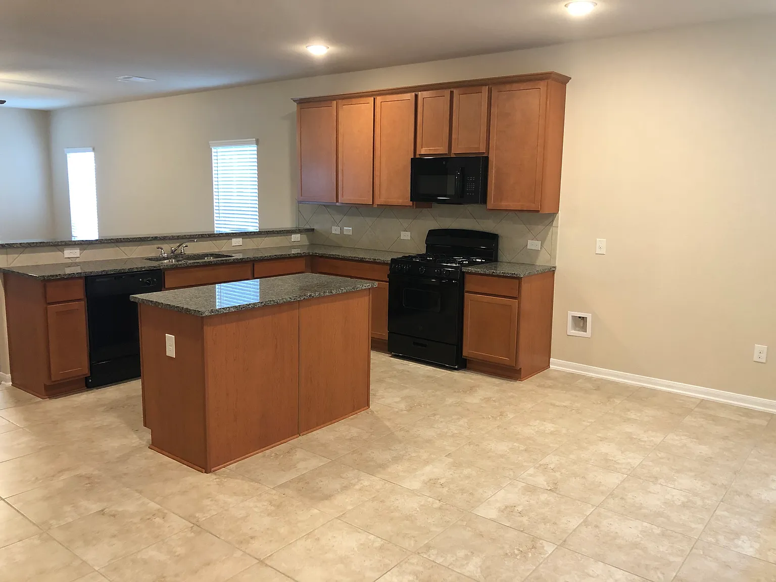 212 Bent Creek Dr — Photo 3