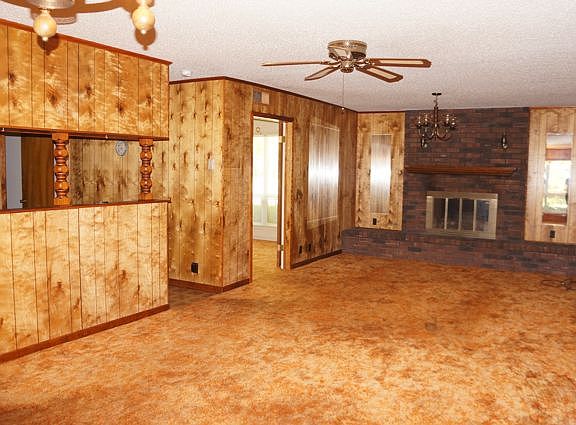 5th image of 8 Stanford Dr