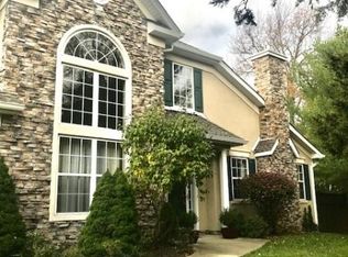 90 Ebersohl Cir, Whitehouse Station, NJ 08889