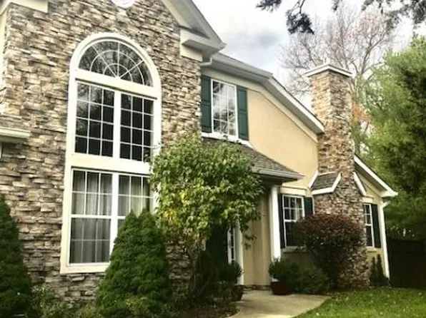 90 Ebersohl Cir, Whitehouse Station, NJ 08889