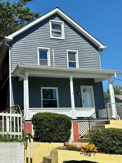1st image of 21 E D St #1