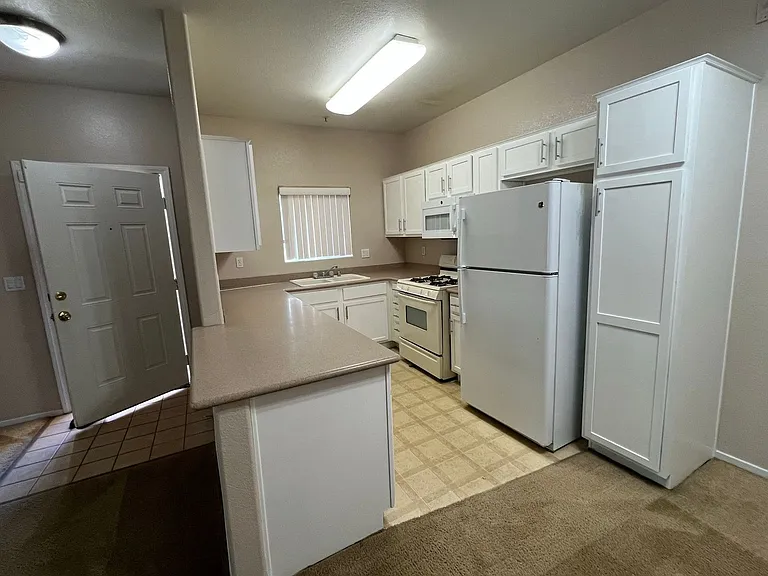 2291 W Horizon Ridge Pkwy #4222 — Photo 8