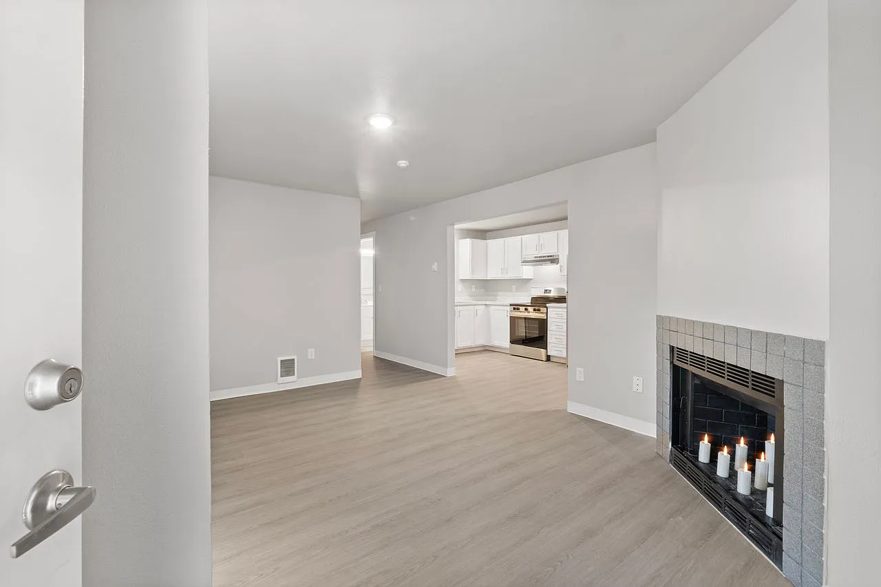 Chambers Crest Apartments — Photo 4