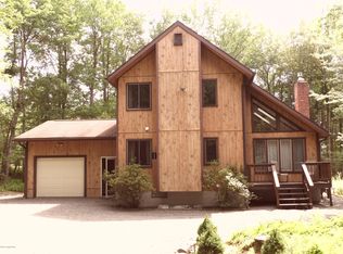 4 Joseph Ln, Gouldsboro, PA 18424