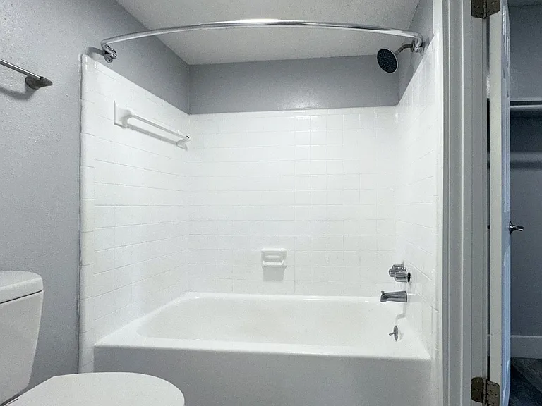 Ascot Place Apartments — Photo 40