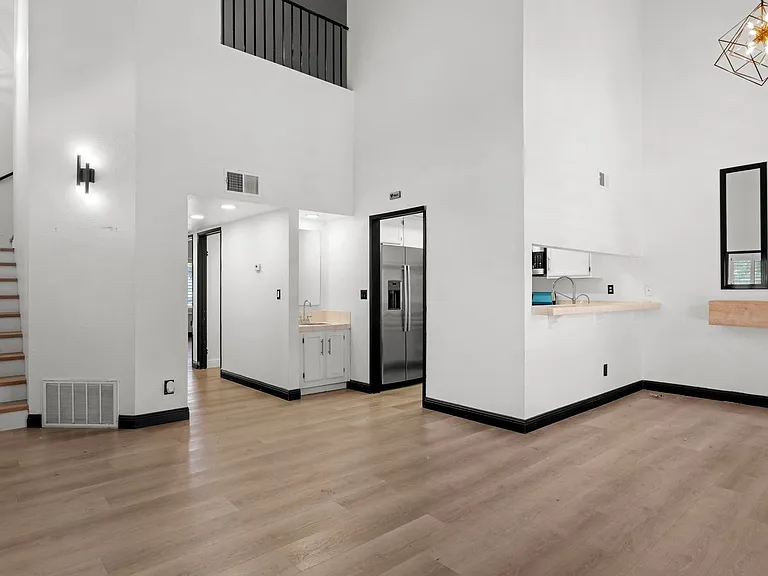 841 Northampton Ct — Photo 5