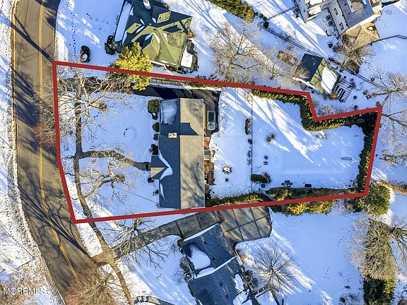 4th image of 212 Bridlemere Avenue