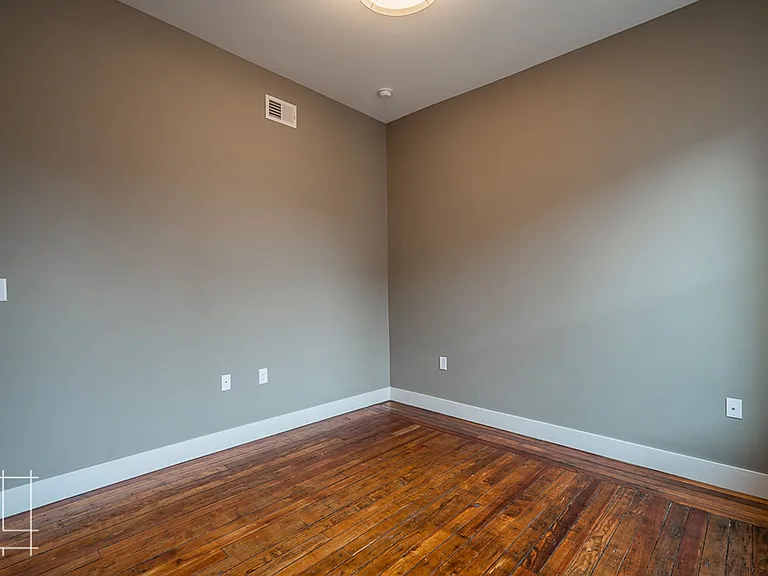 245 King Ave — Photo 20