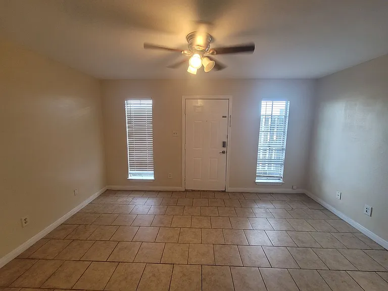 2801 Avenue M — Photo 3