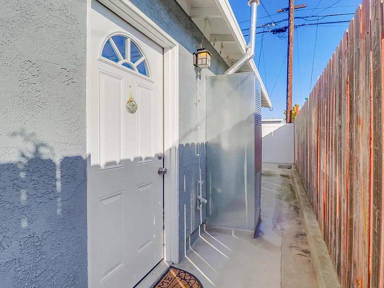 1331 East Ln #2 — Photo 8