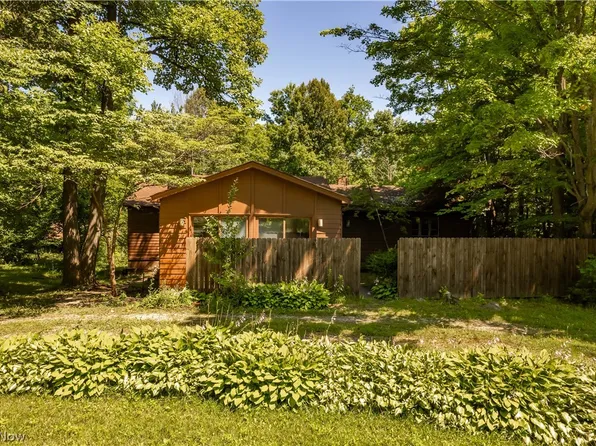 8764 Wilson Mills Rd, Chesterland, OH 44026