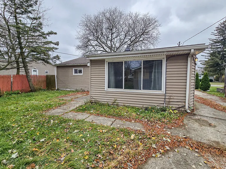 23072 Lauren Ave — Photo 21