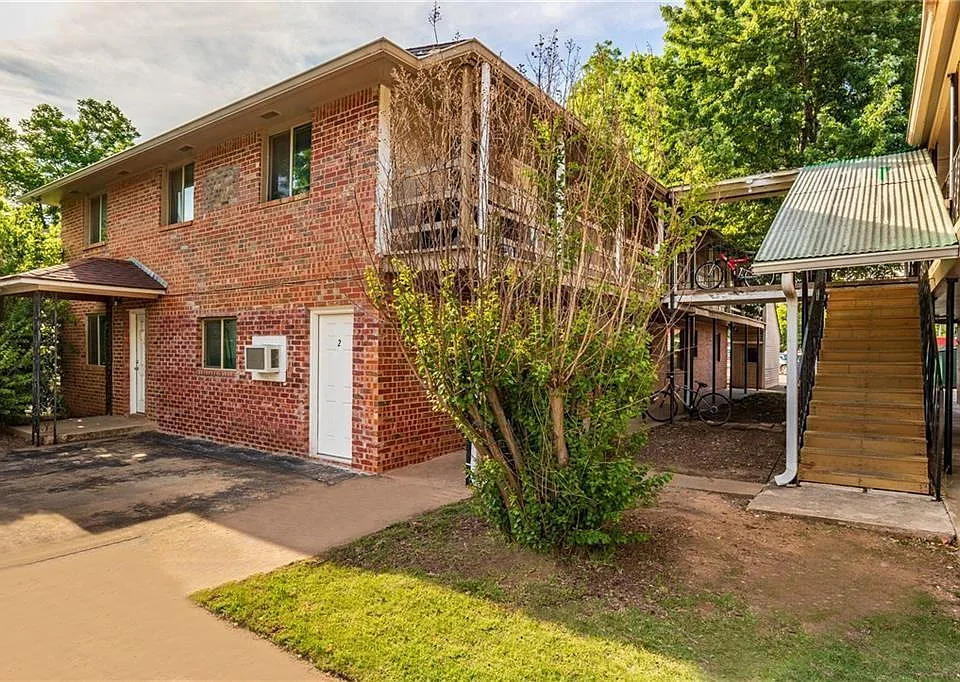 319 E Edwards St #9