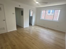 17550 LakeShore Boulevard - 2