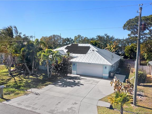 2nd image of 2526 SE Lily St
