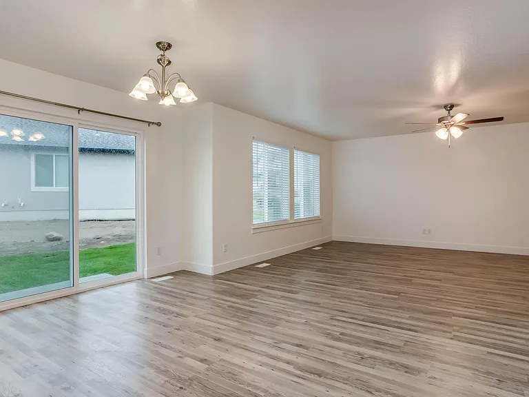 117 N Lasalle Dr — Photo 19