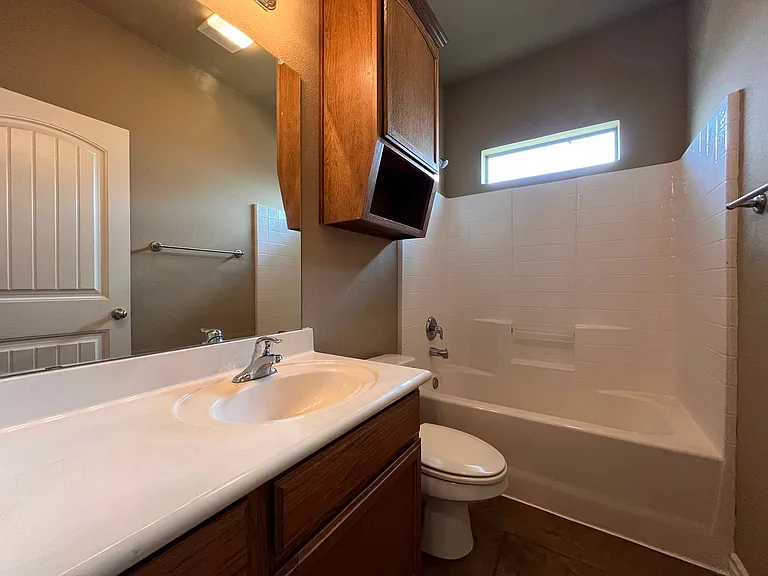 3037 Breton St — Photo 21