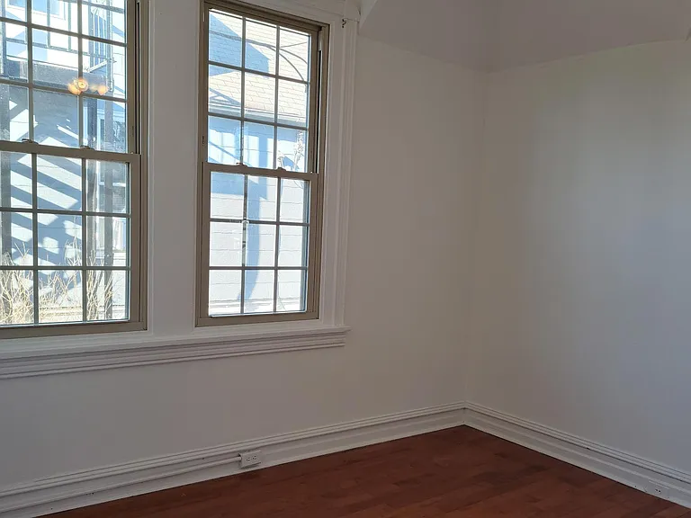 111 Iona Ave #2 — Photo 9