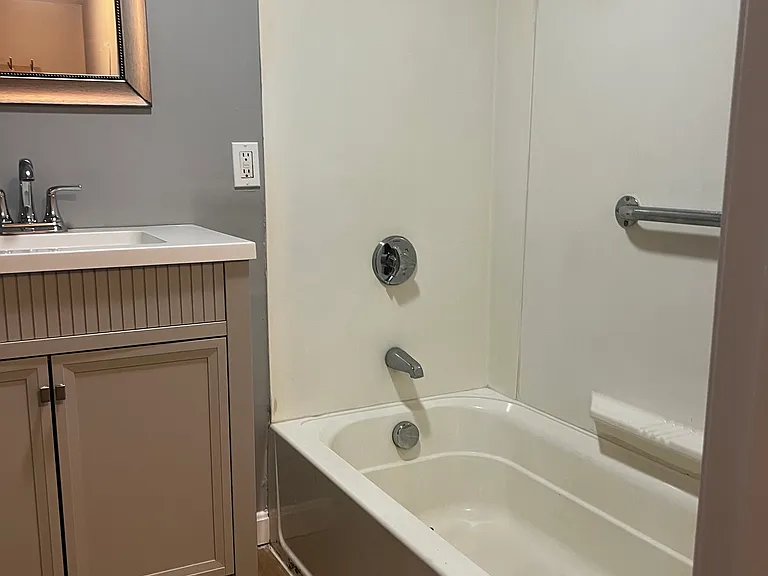 378 Center St #6 — Photo 9