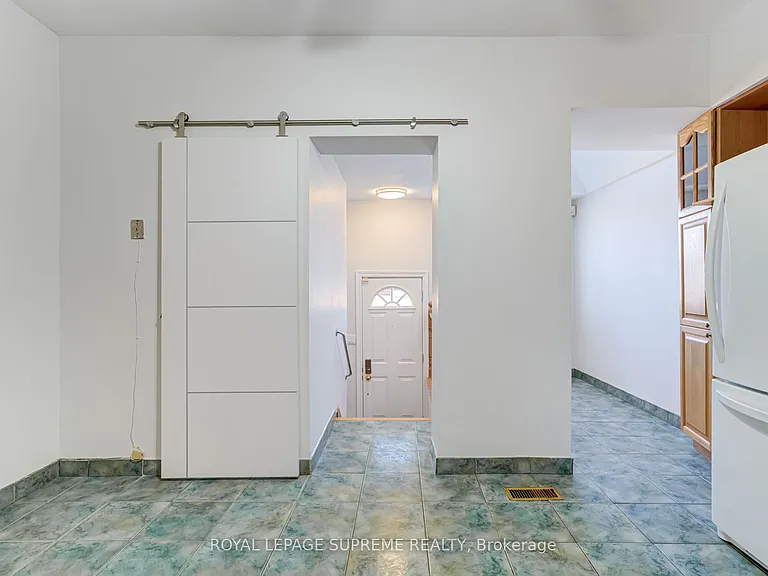 160 Shanly St #MAIN LOWER — Photo 13