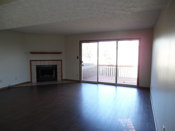 4th image of 1824 Rock Creek Dr