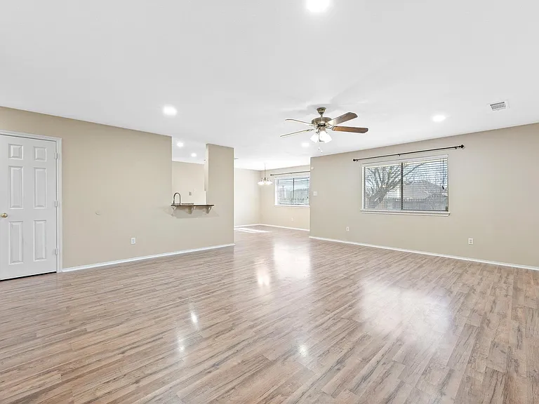 210 Mesquite Cir — Photo 18