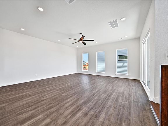 5th image of 4408 Anthony Court Ln